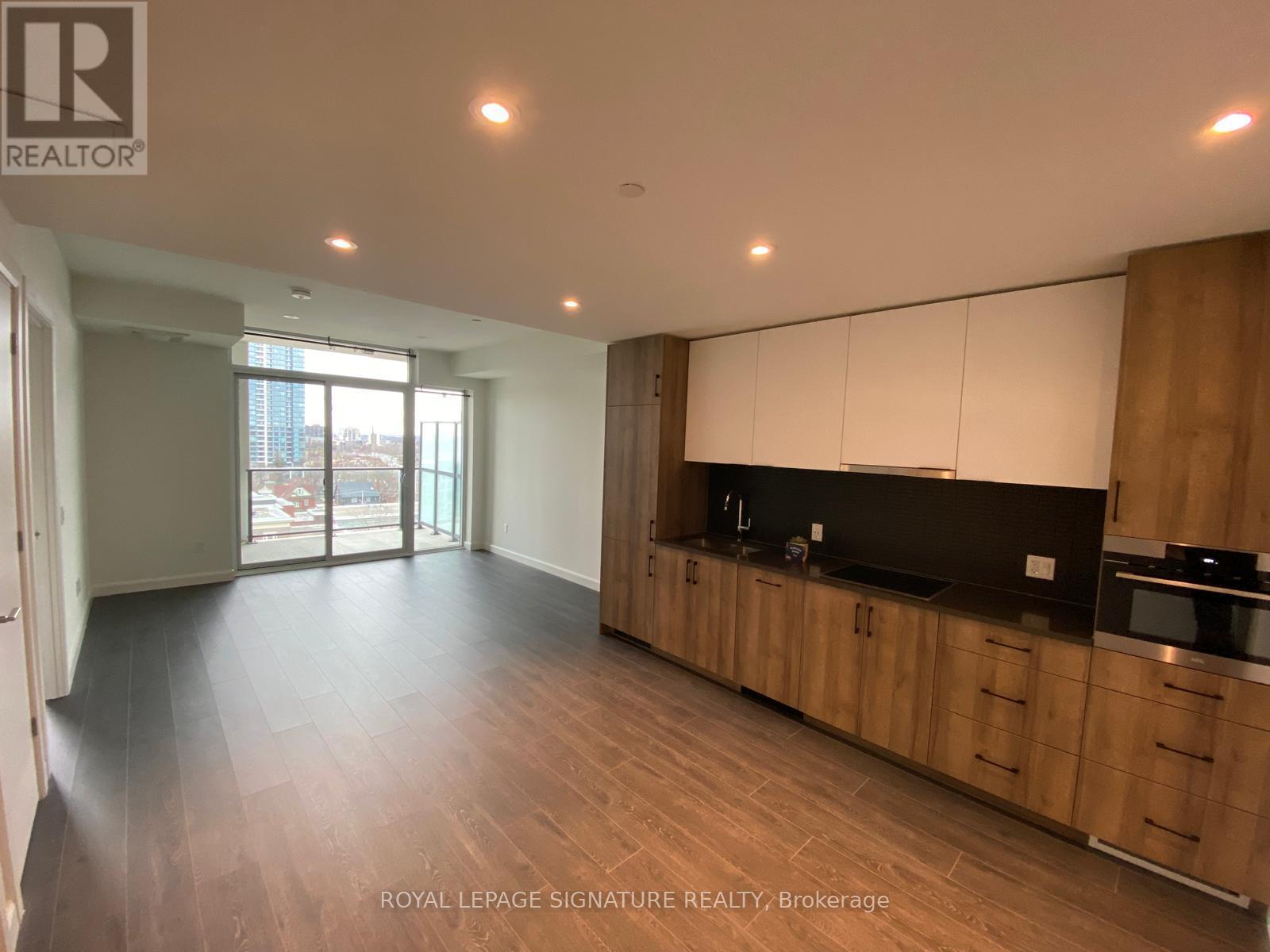 806 - 741 KING STREET W