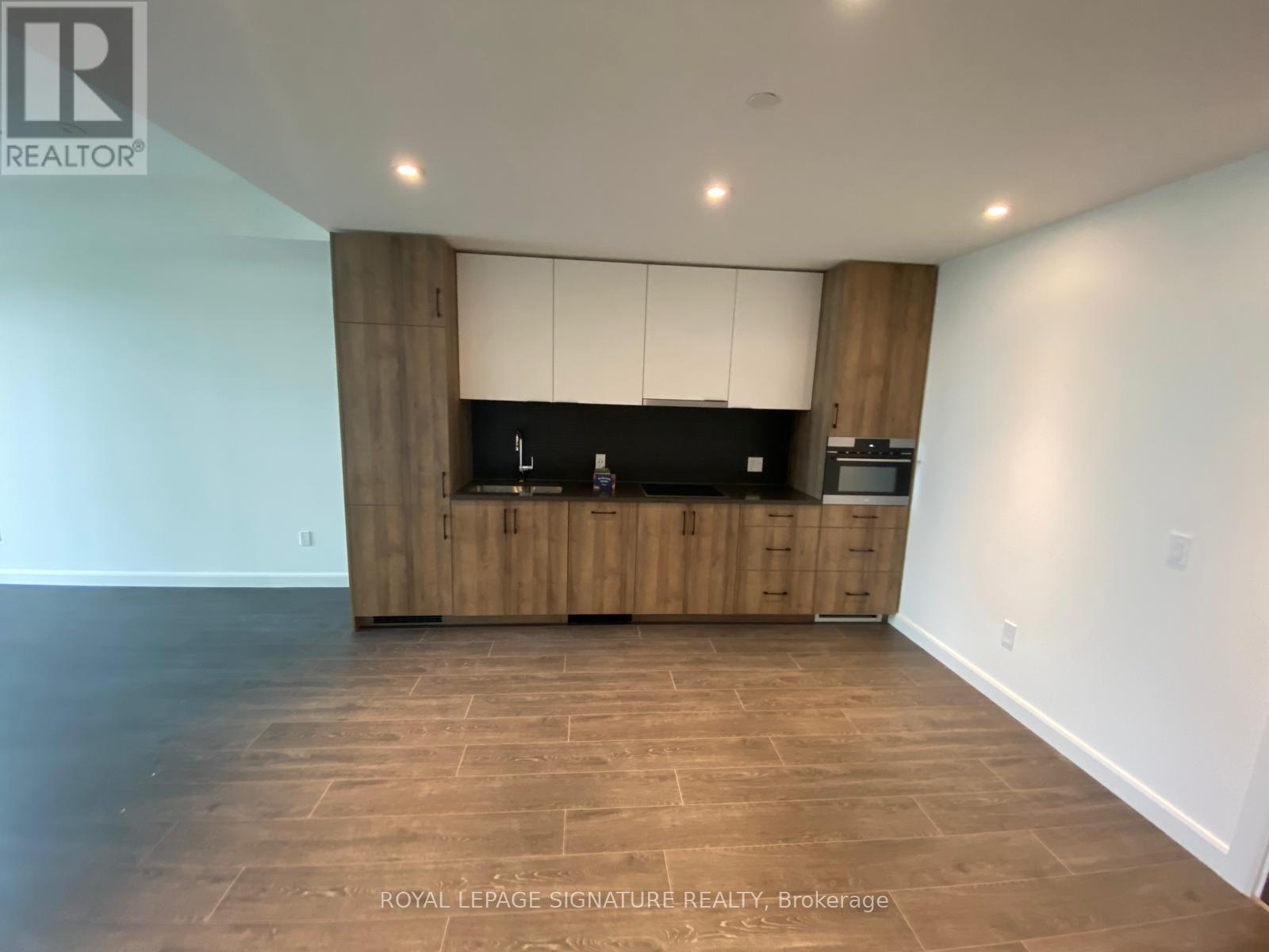 806 - 741 KING STREET W