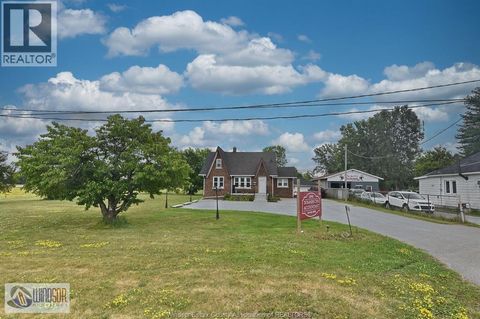 4590 WALKER Windsor ON N8W5V6