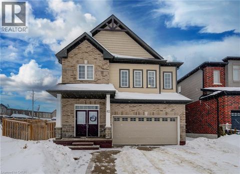 82 CASTLEBAY Street Kitchener ON N2R1W6