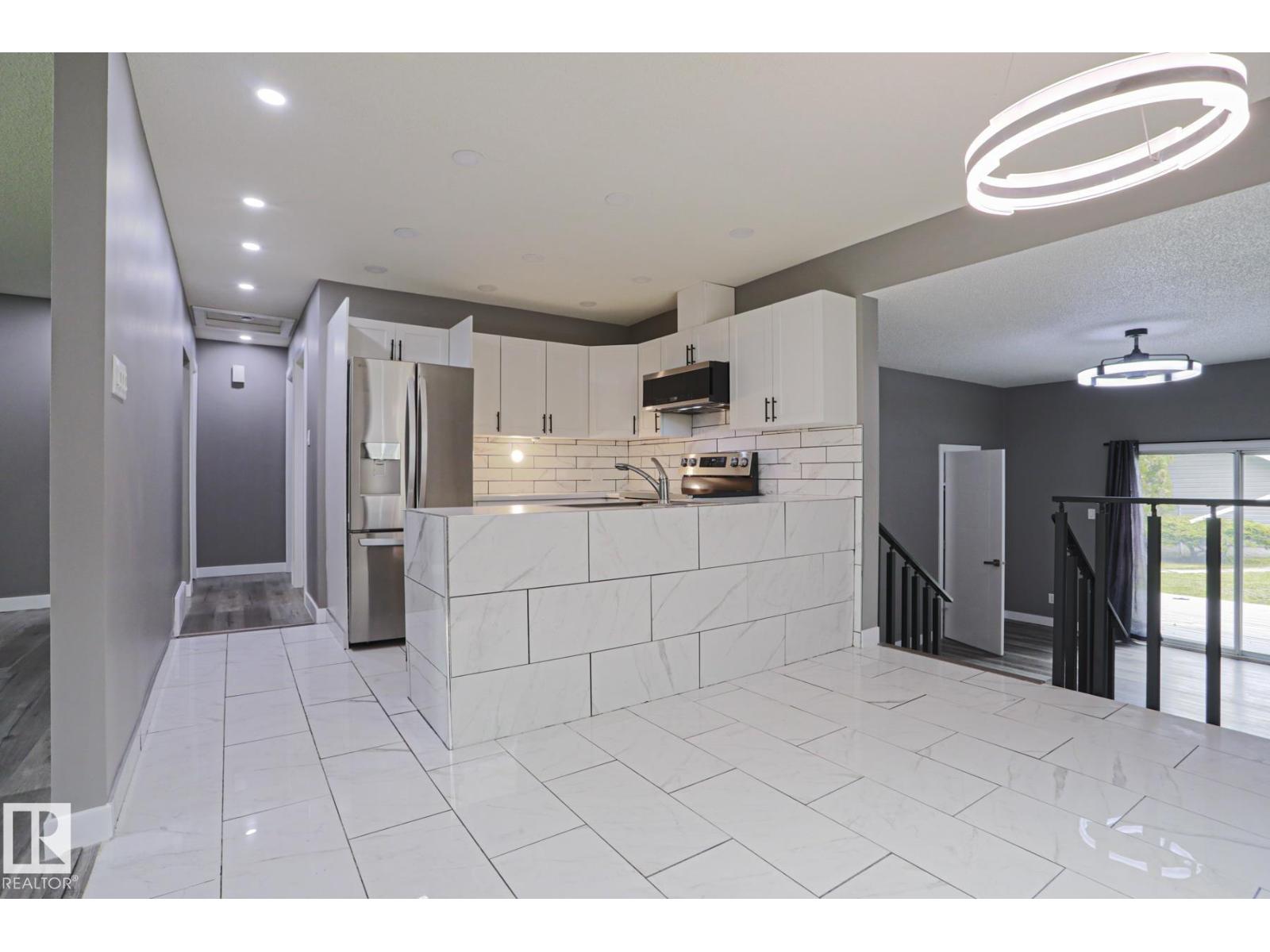 11211 104 ST NW