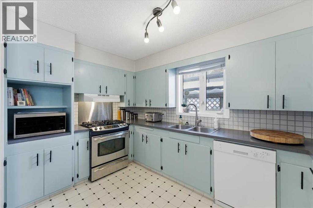 140 Waterloo Drive SW