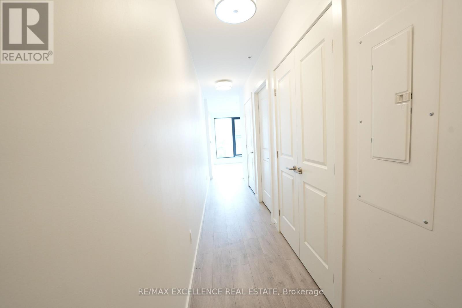 1002 - 181 KING STREET