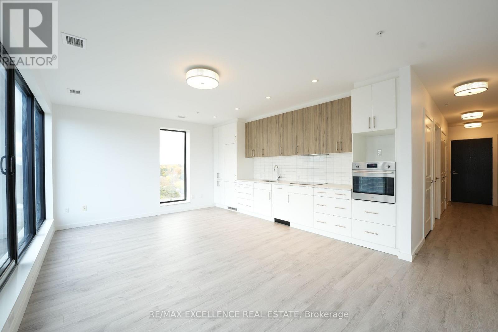 1002 - 181 KING STREET