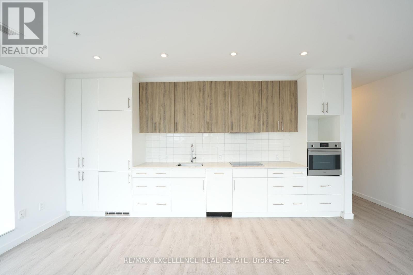 1002 - 181 KING STREET