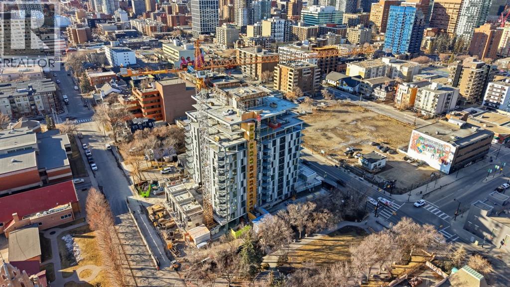 813, 210 18 Avenue SW