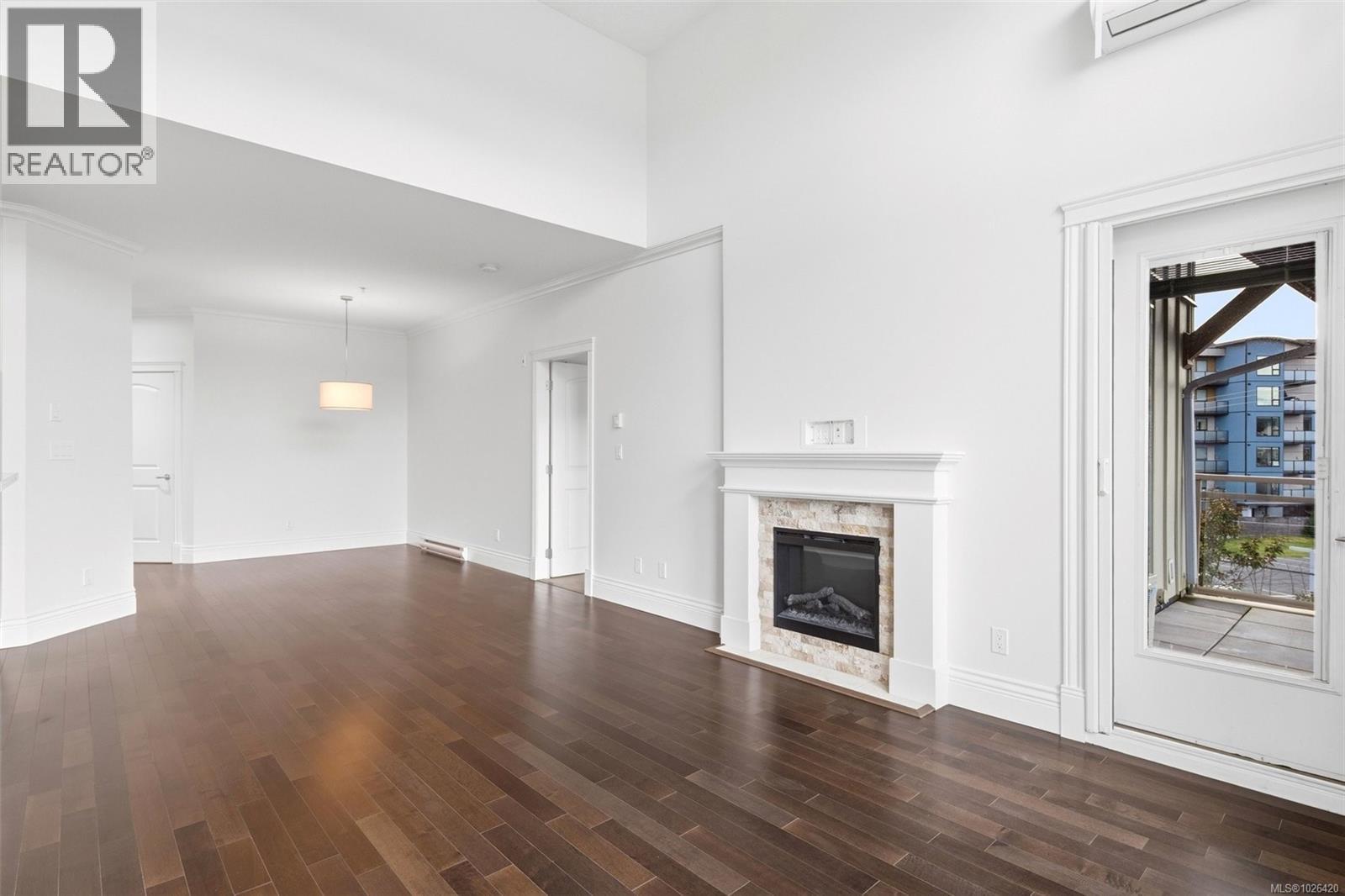 308 751 Goldstream Ave