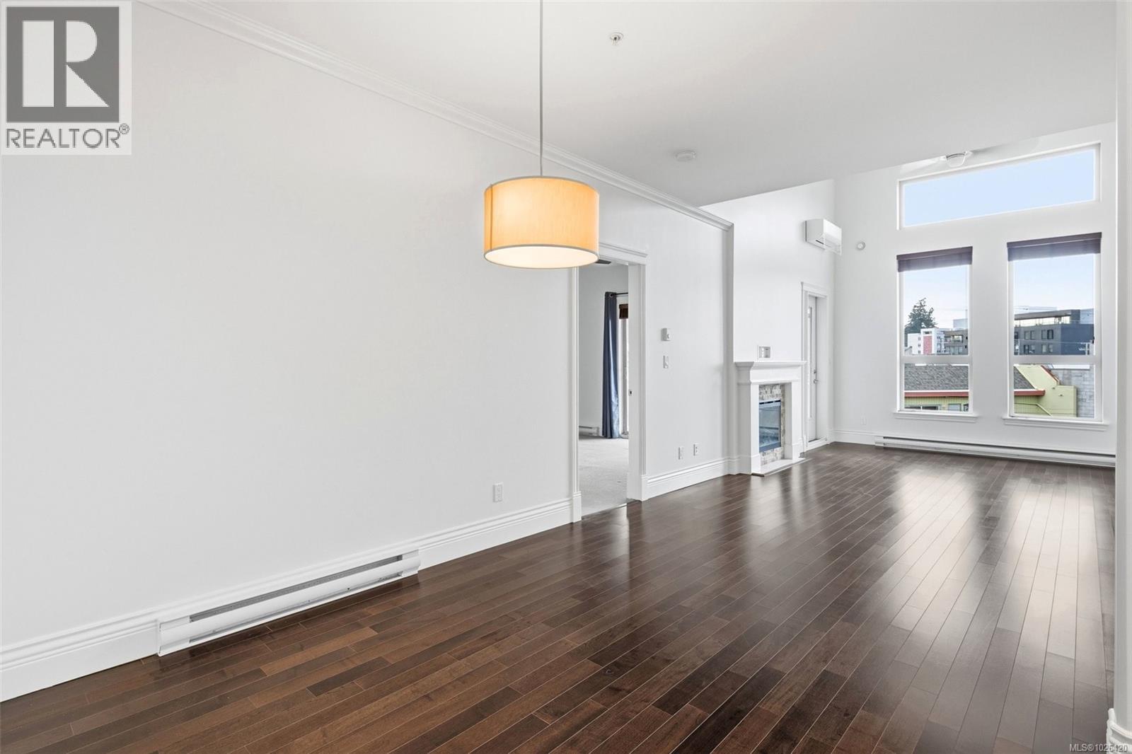 308 751 Goldstream Ave