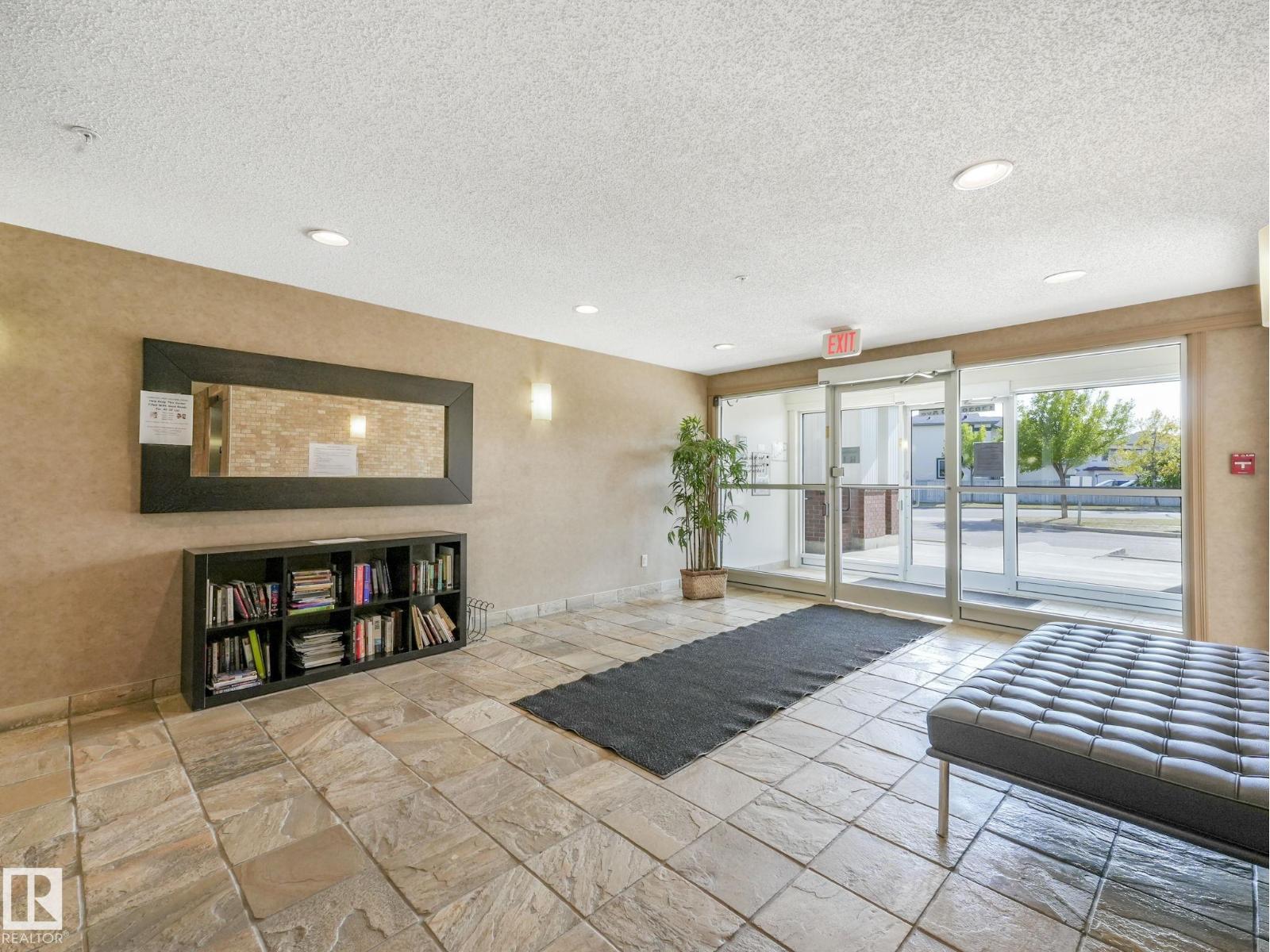 #413 13830 150 AV NW