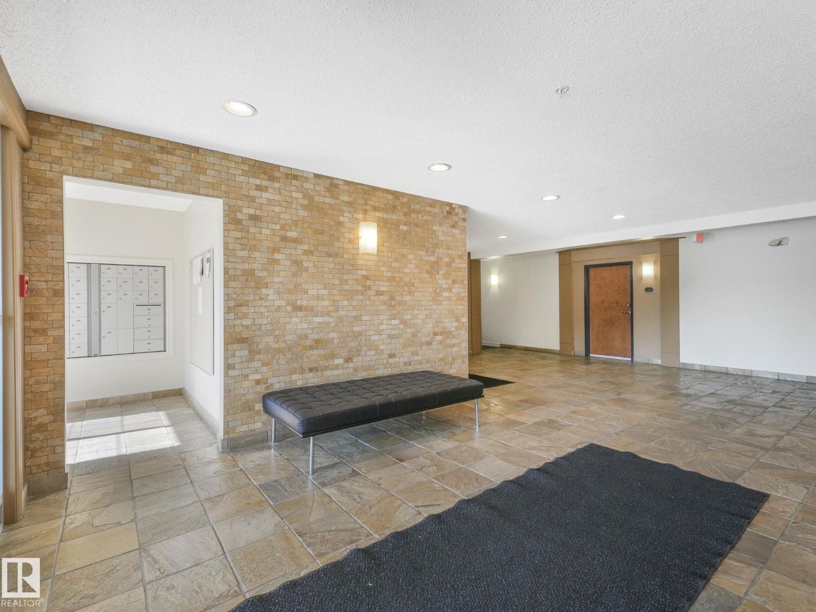 #413 13830 150 AV NW