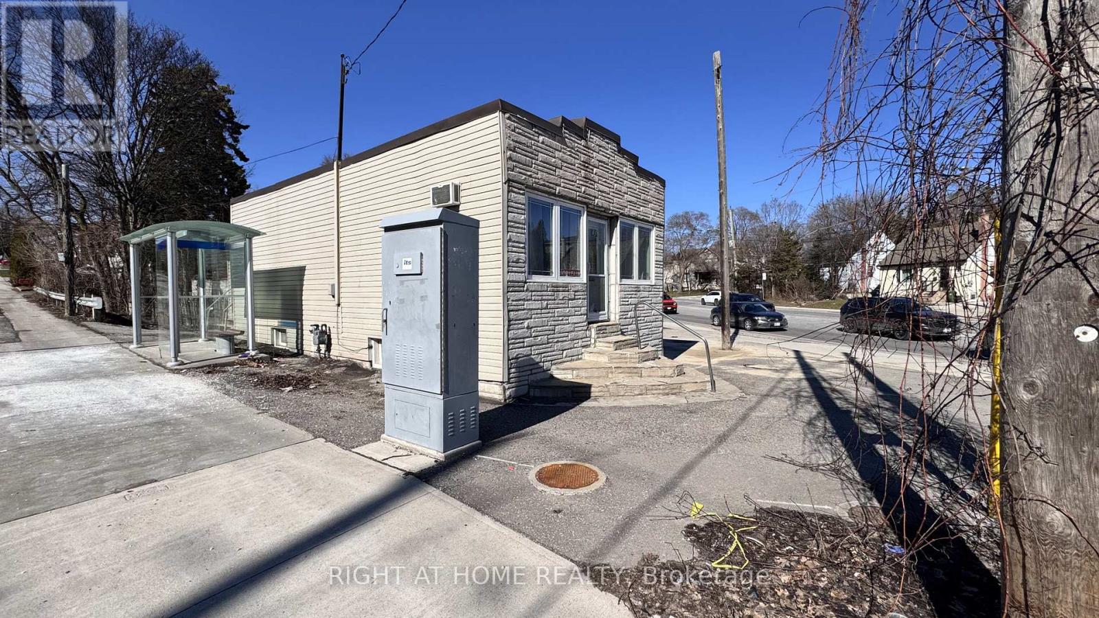 UNIT 1 - UNIT 1, 104 DANFORTH ROAD N