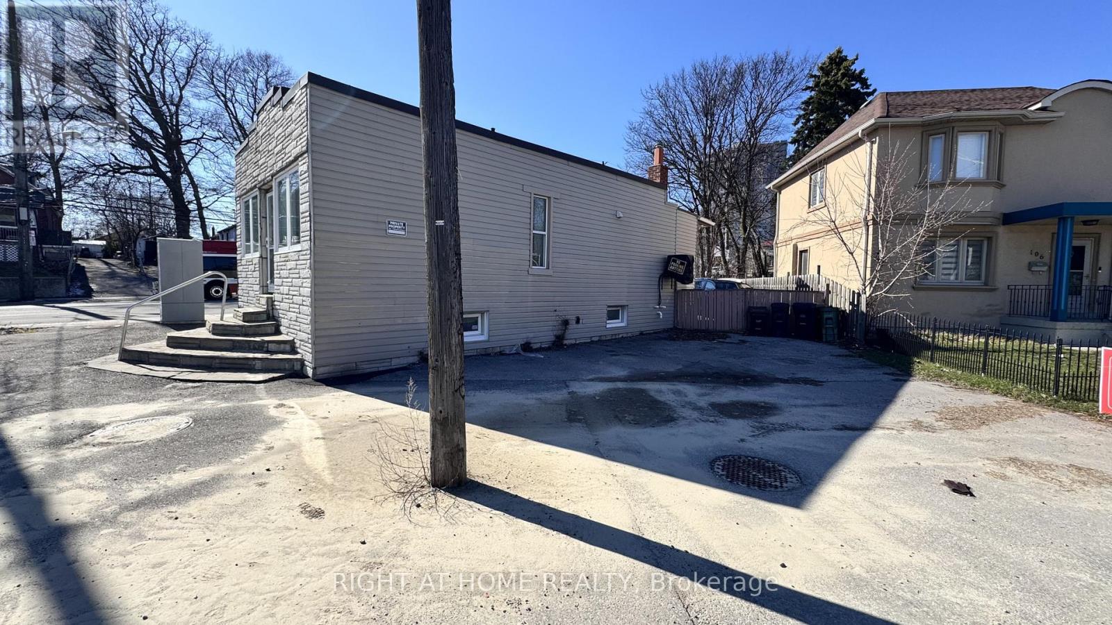 UNIT 1 - UNIT 1, 104 DANFORTH ROAD N