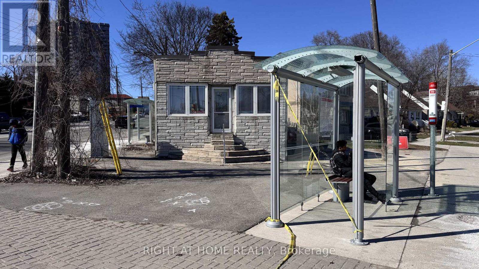 UNIT 1 - UNIT 1, 104 DANFORTH ROAD N