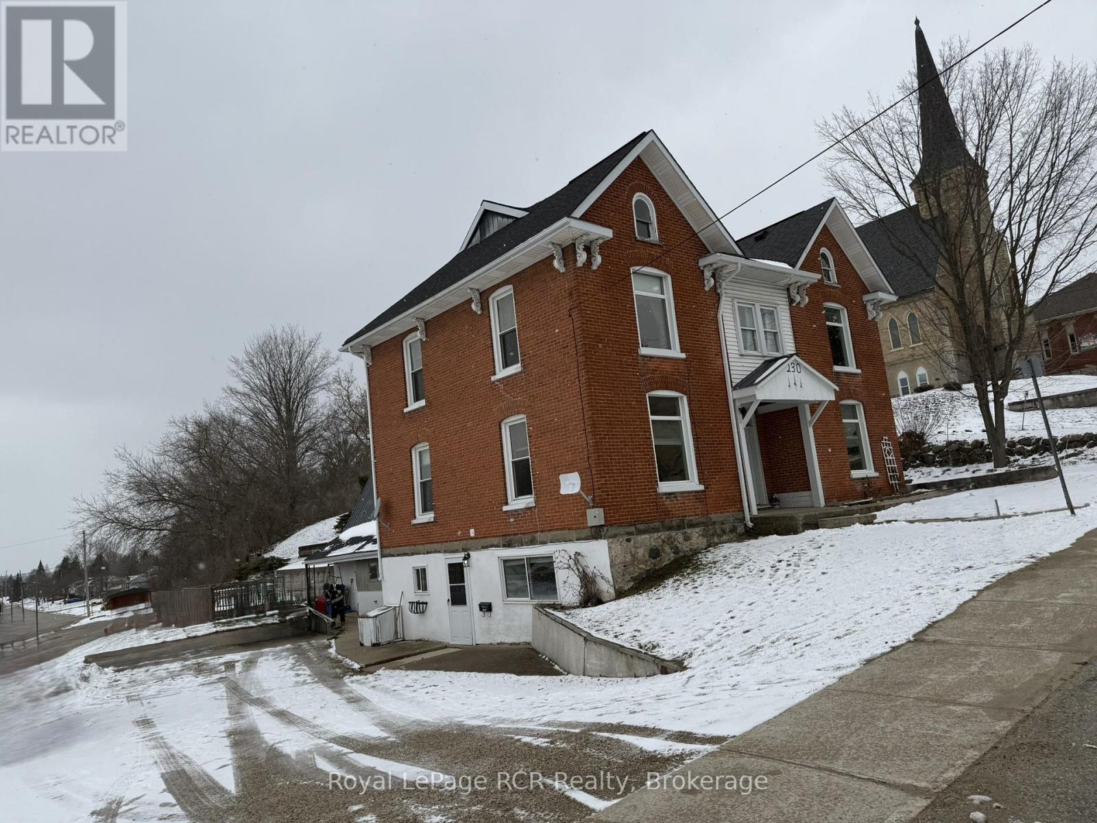 230 GARAFRAXA STREET N