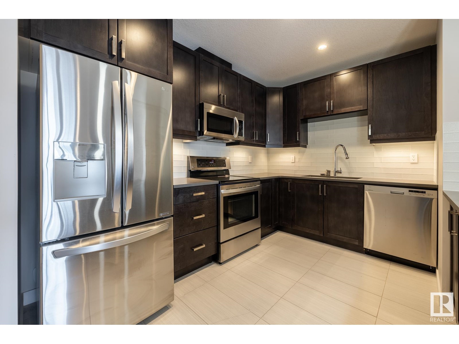 #609 10238 103 ST NW