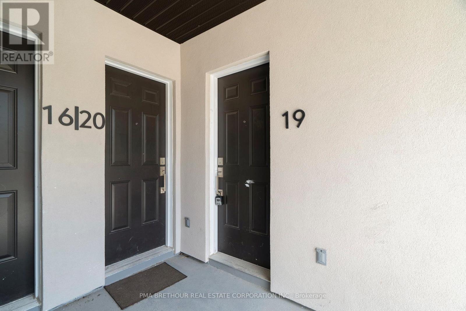 19 - 4045 HICKORY DRIVE