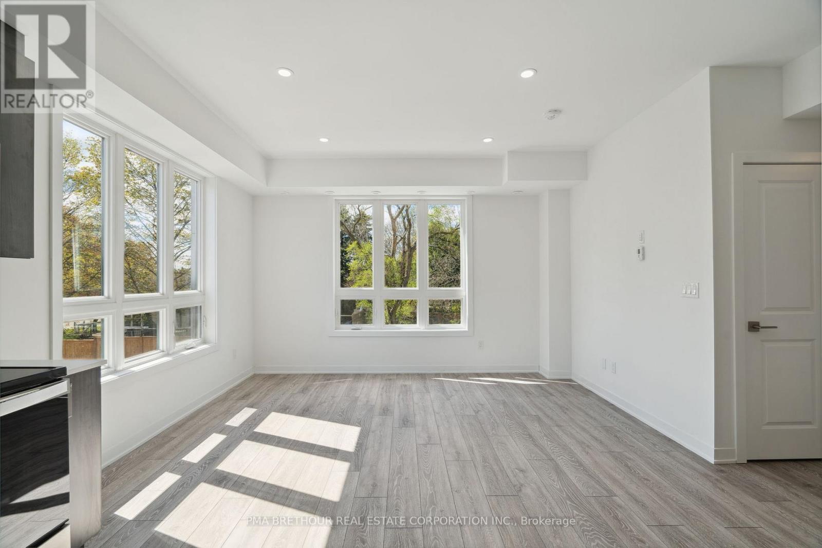 19 - 4045 HICKORY DRIVE