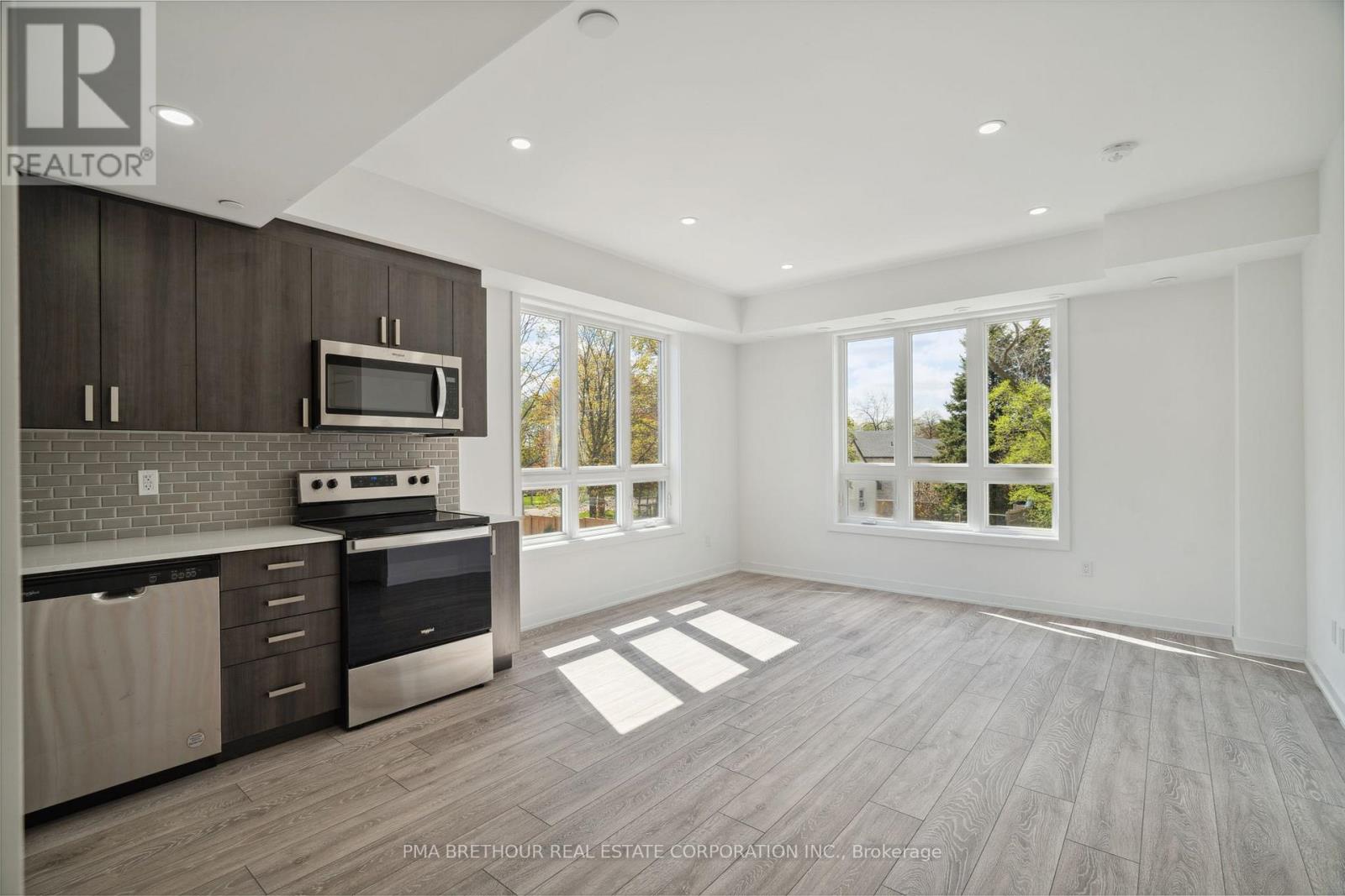 19 - 4045 HICKORY DRIVE