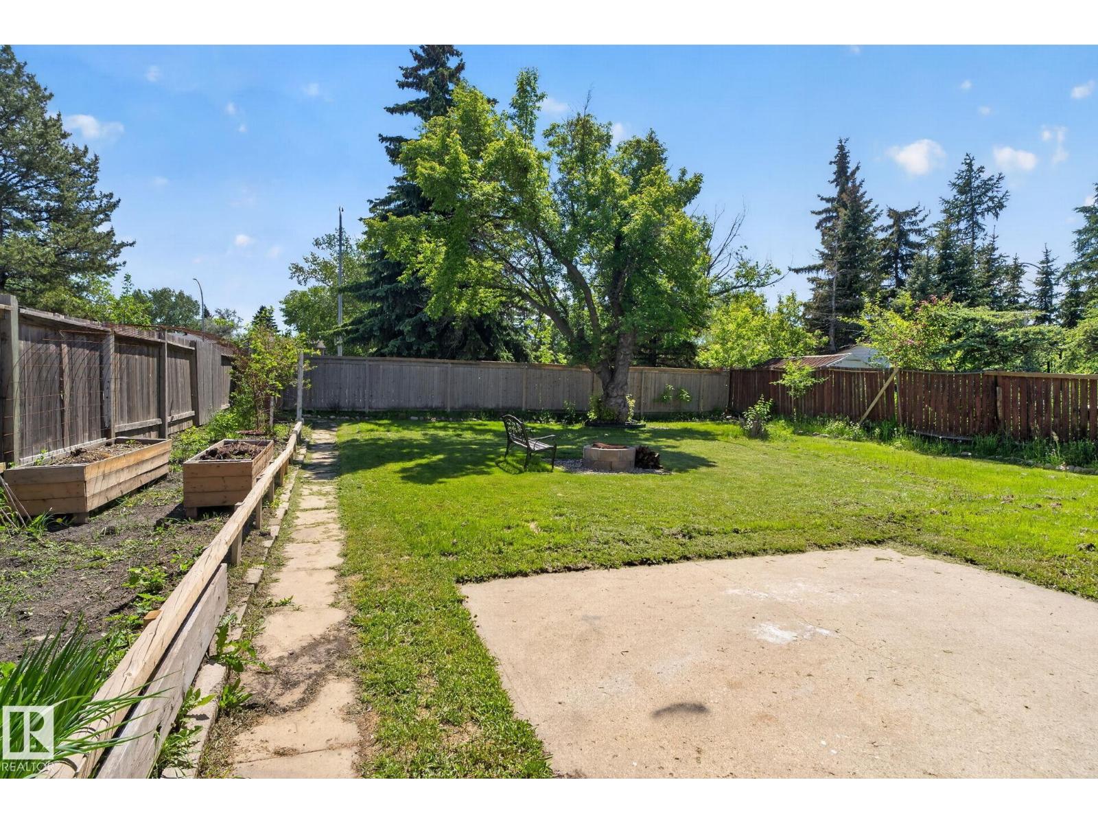 8807 24 AV NW