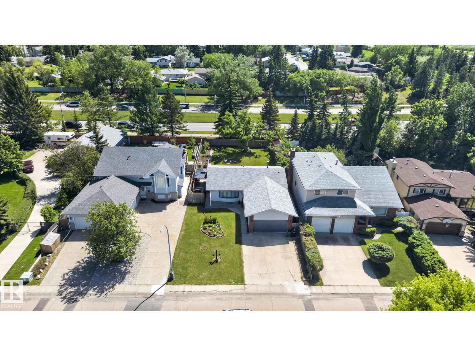 8807 24 AV NW