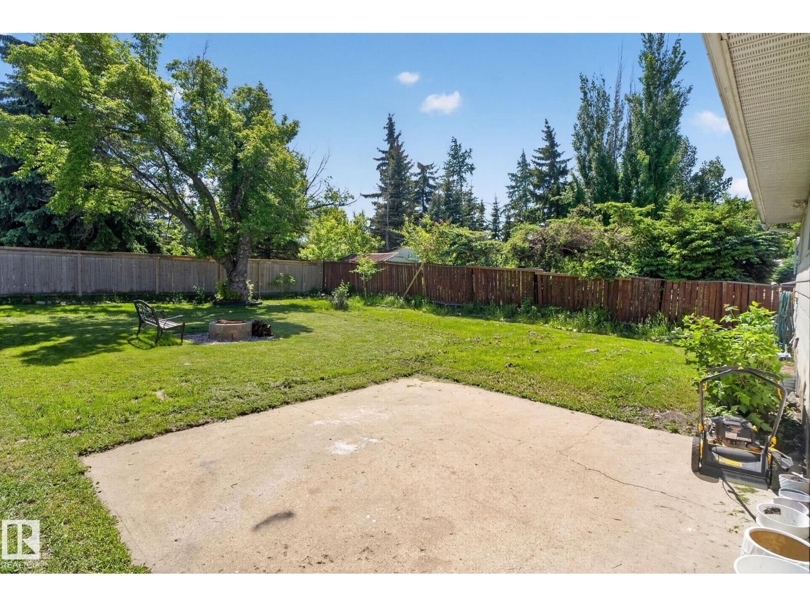 8807 24 AV NW