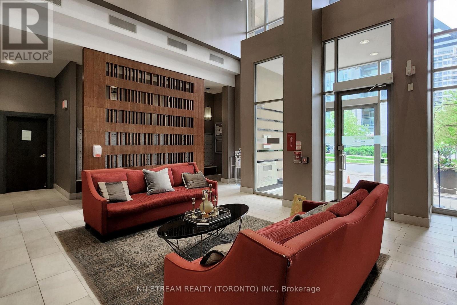 611 - 18 KENASTON GARDENS