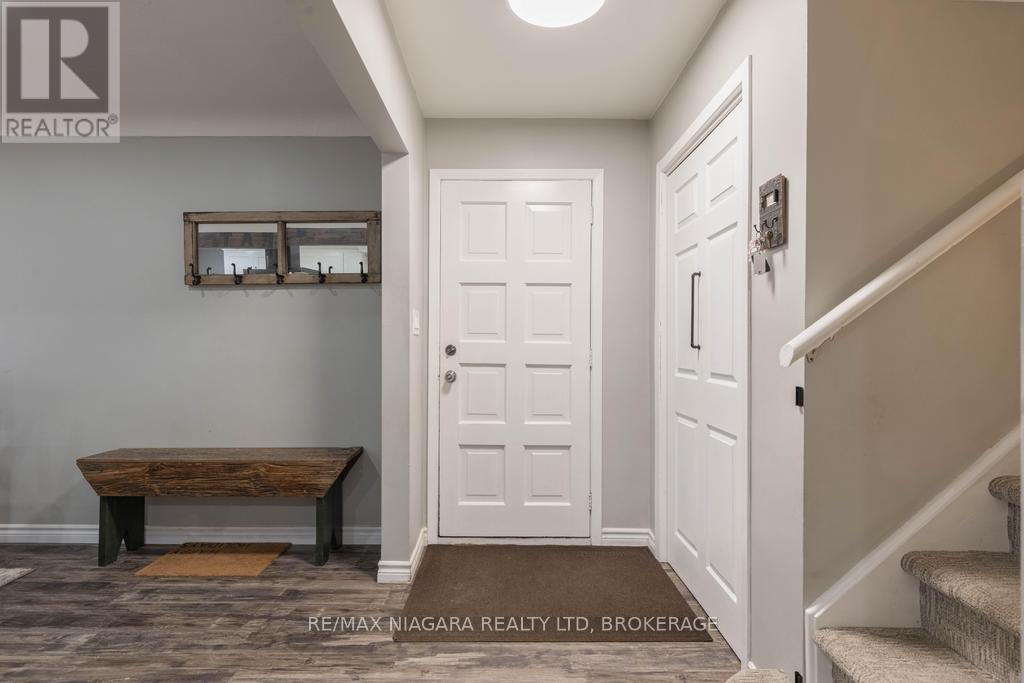 5674 HILLCREST CRESCENT