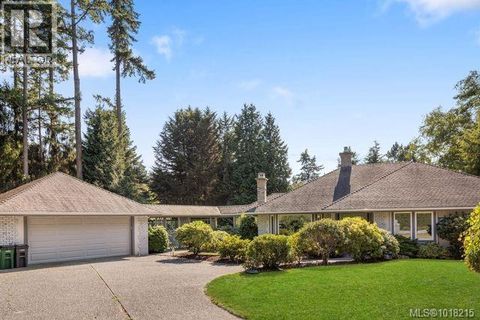 2693 MacDonald Dr E Saanich BC V8N1Y1