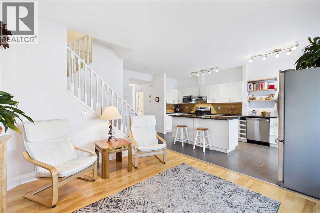 144 Simcoe Place SW