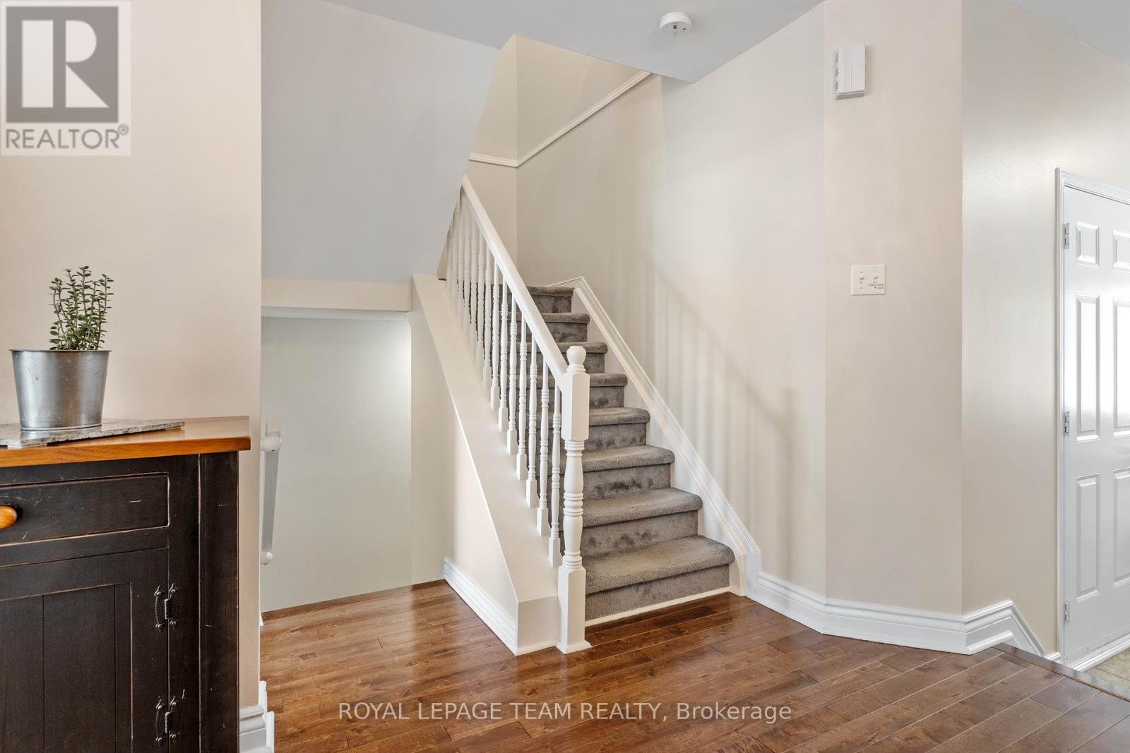 221 LONGSHIRE CIRCLE