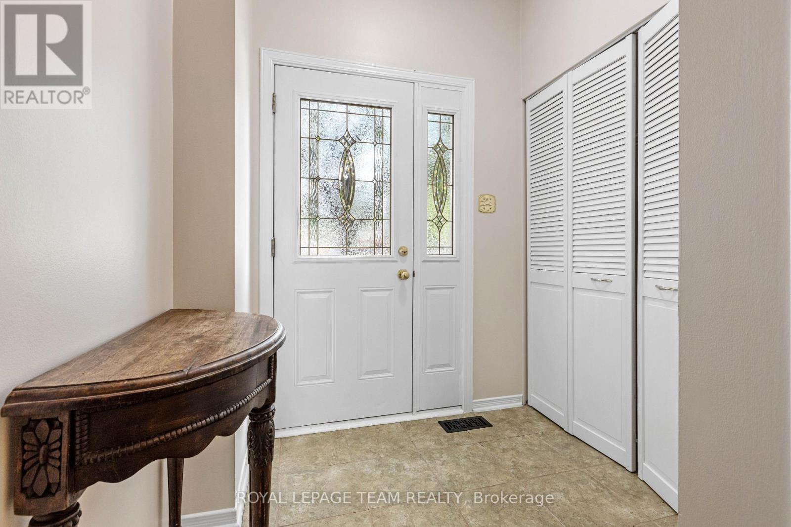 221 LONGSHIRE CIRCLE