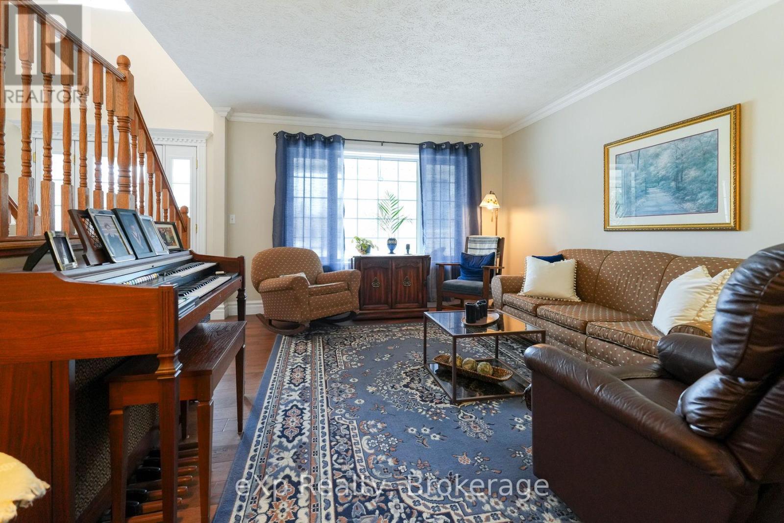 8 SANDPIPER COURT