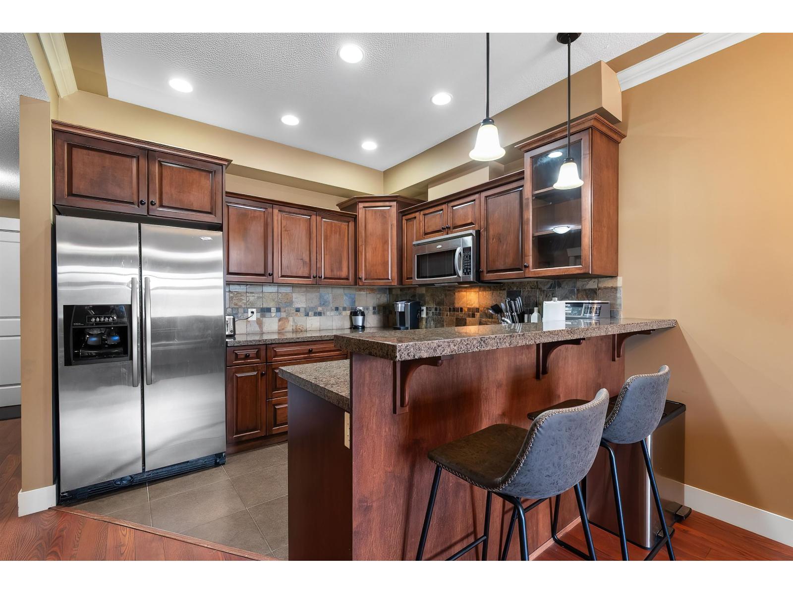 207 45893 CHESTERFIELD AVENUE|Chilliwack Downtown