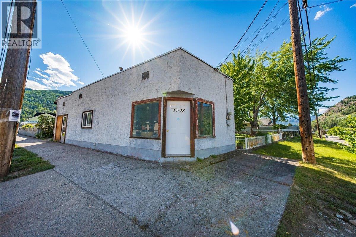 1555 McQuarrie Street