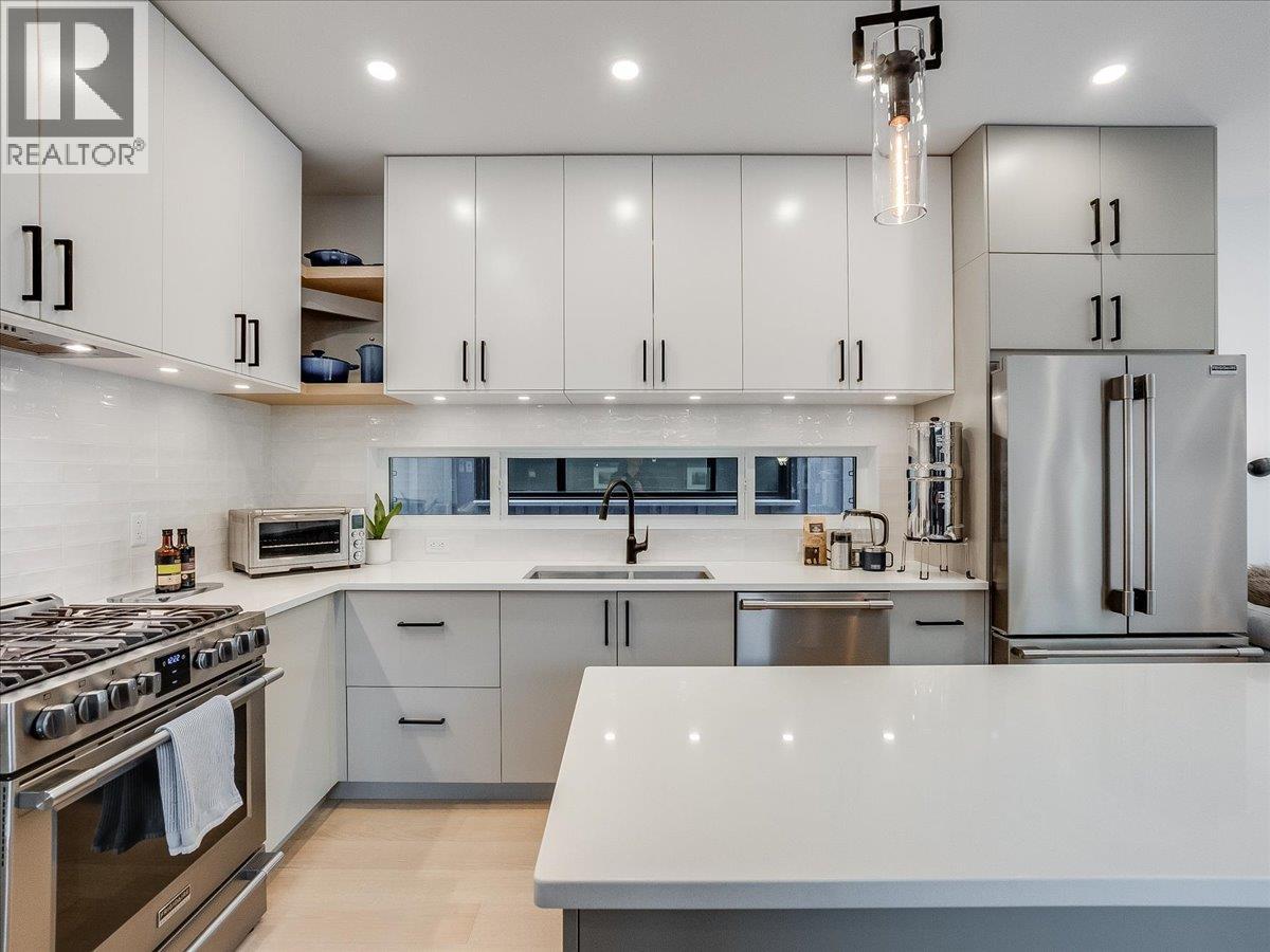 514 ROBSON Street Unit# B