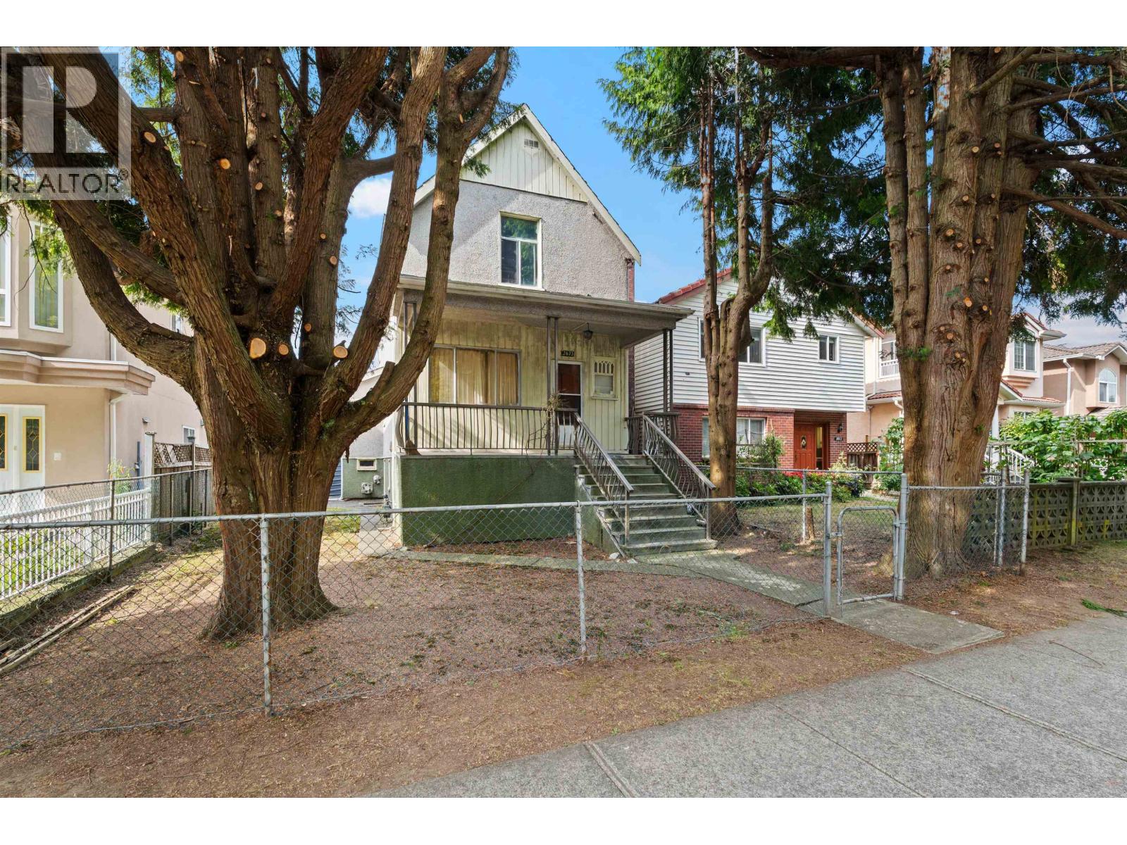 2673 PANDORA STREET