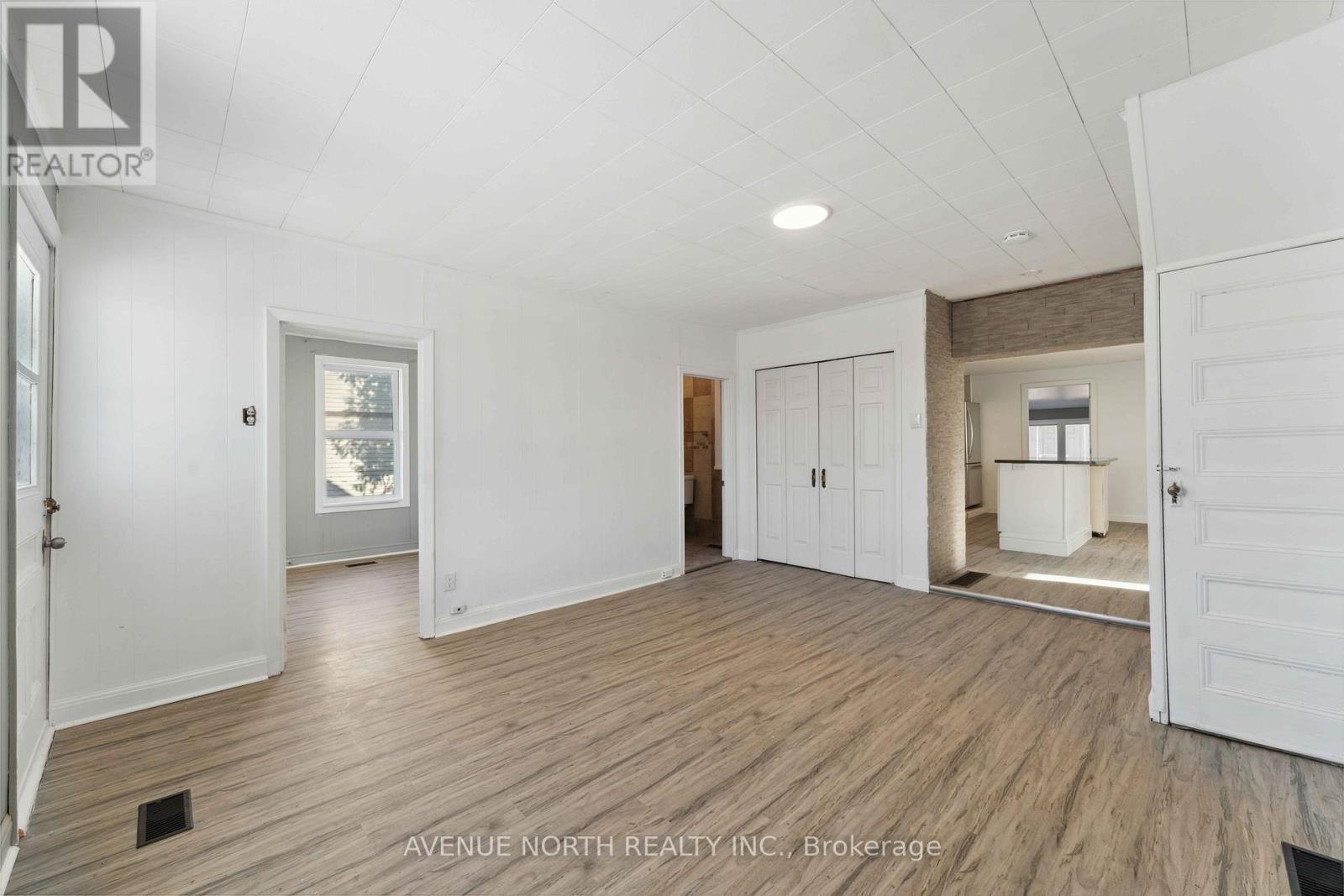 6958 NOTRE DAME STREET