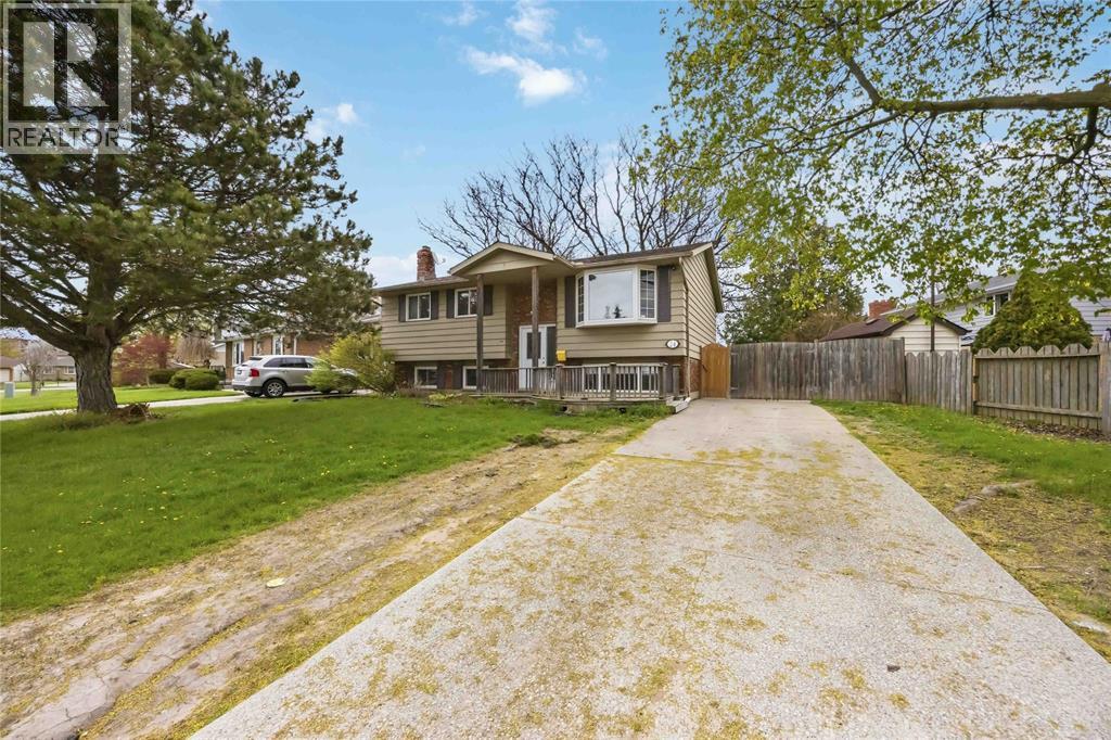24 Niagara CRESCENT