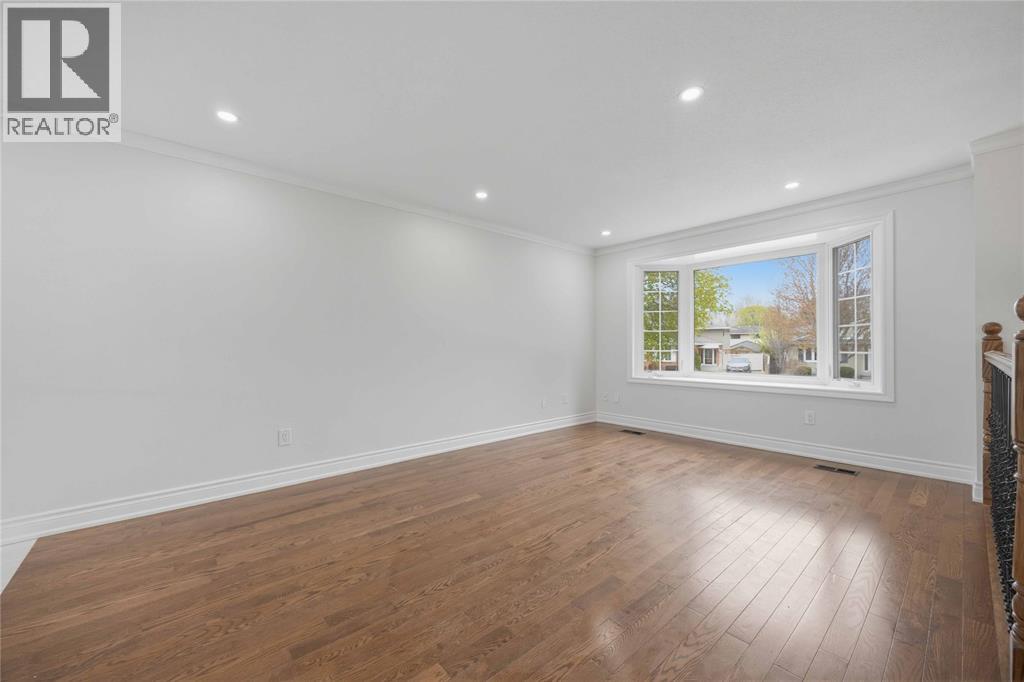 24 Niagara CRESCENT