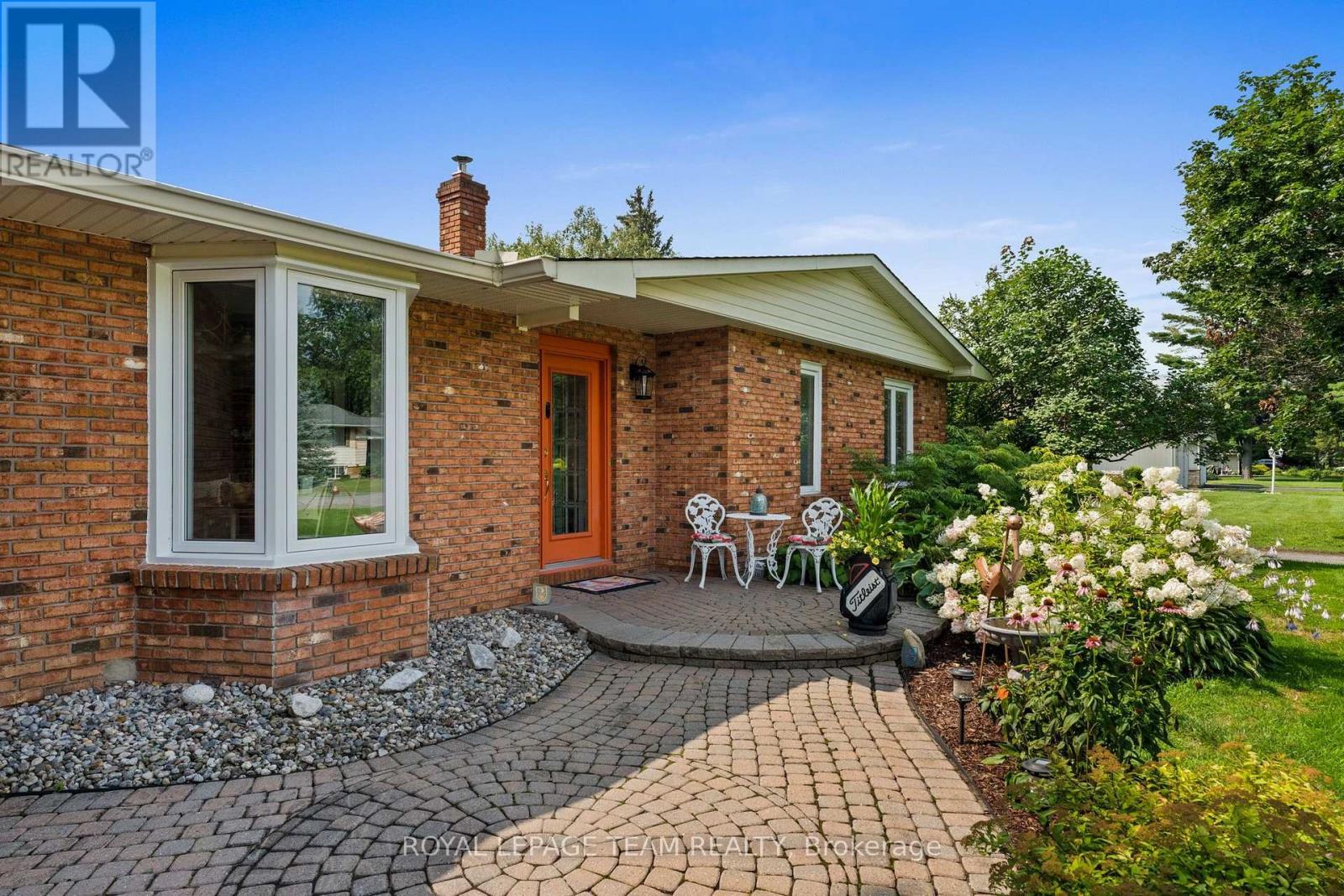 1282 FAIRWAY DRIVE