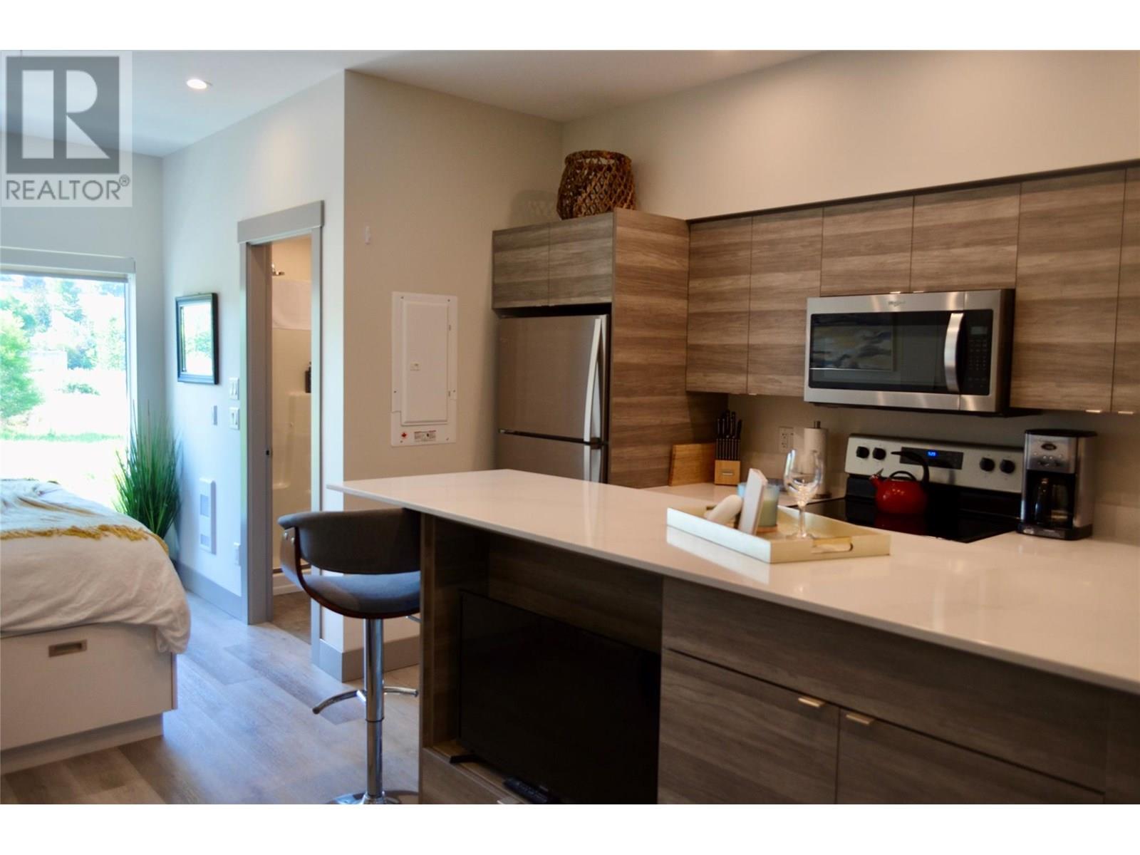 2555 Lakeshore Road Unit# 221