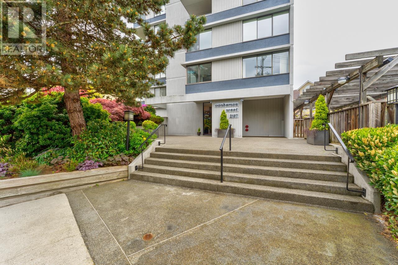 203 2167 BELLEVUE AVENUE