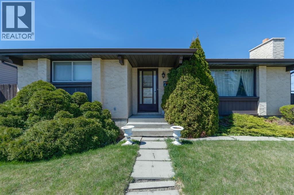 1132 Hunterston Hill NW