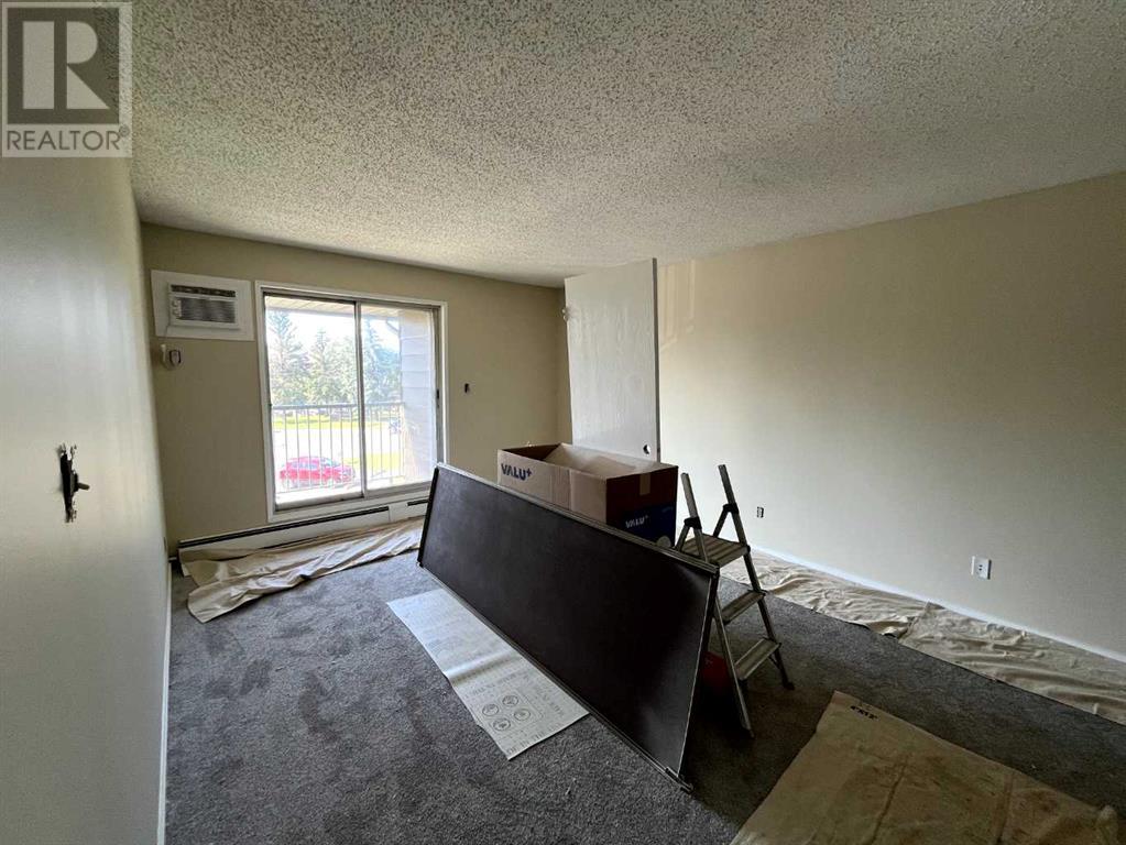 303, 405 Columbia Boulevard W