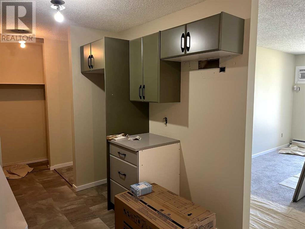 303, 405 Columbia Boulevard W