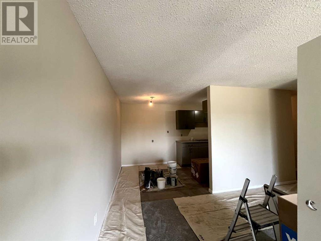 303, 405 Columbia Boulevard W