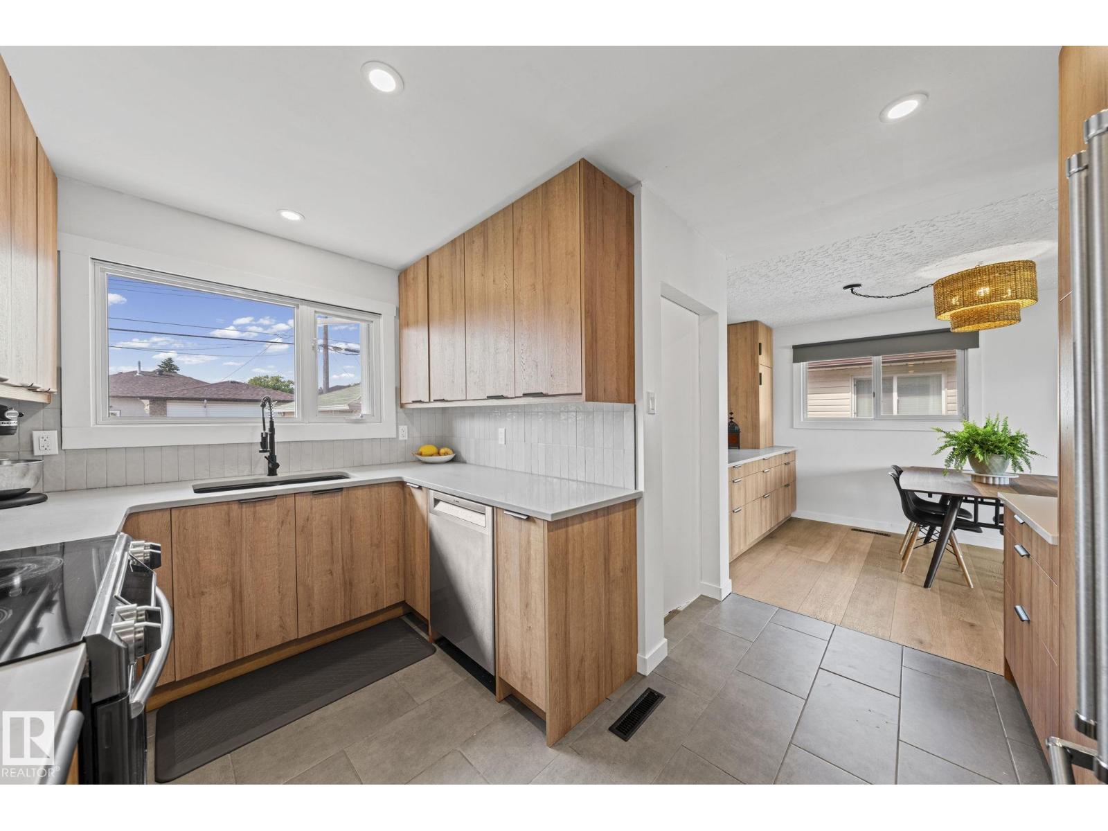 5707 95 AV NW