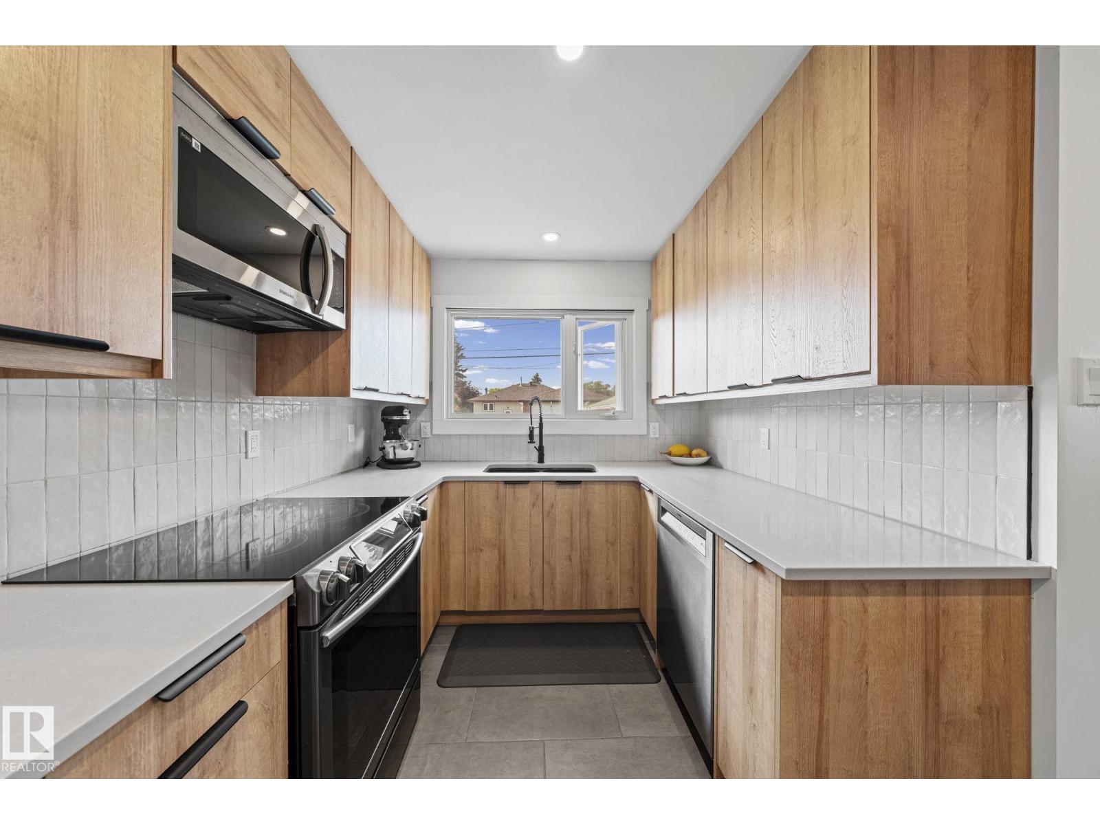 5707 95 AV NW
