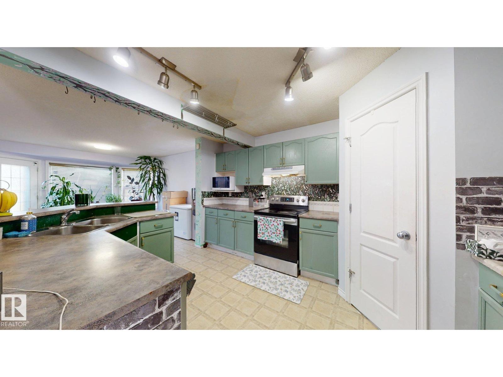 1808 36 AV NW NW