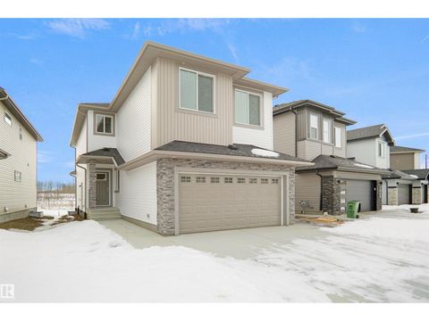 1323 11 AV NW Edmonton AB T6W4X8